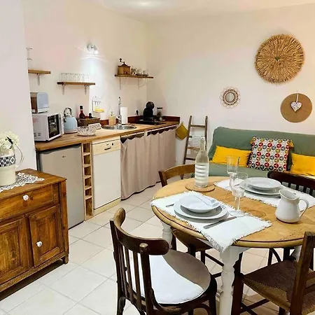 La Maison Jaune Apartment
